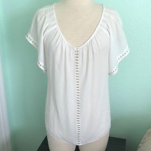 V Cristina off-white blouse w/metal button detail